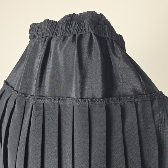 Vintage Black Pleated Midi Skirt – Elastic Waistband – Elegant Classic Style - Picture 8 of 9